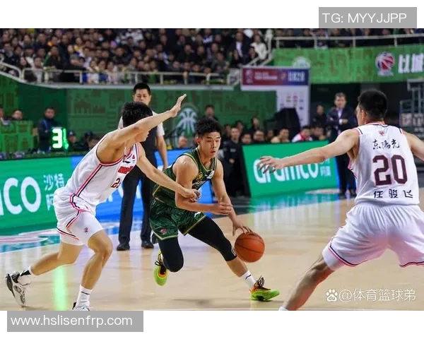 中巴男篮赛场冲突引发热议球员间激烈对抗背后的深层原因解析