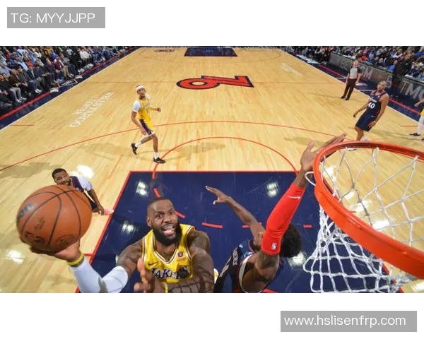 詹姆斯单场轰下51分带领湖人战胜魔术展现超级巨星风采 詹姆斯单场轰下51分带领湖人战胜魔术展现超级巨星风采