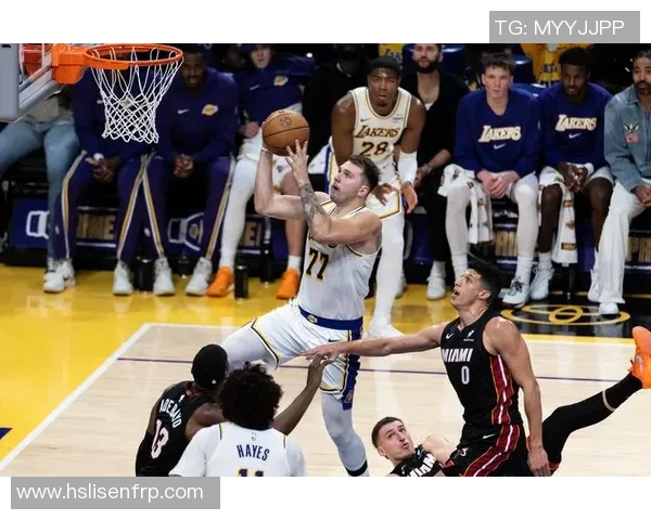 热火与湖人激战正酣360直播全程回顾精彩瞬间与赛后分析