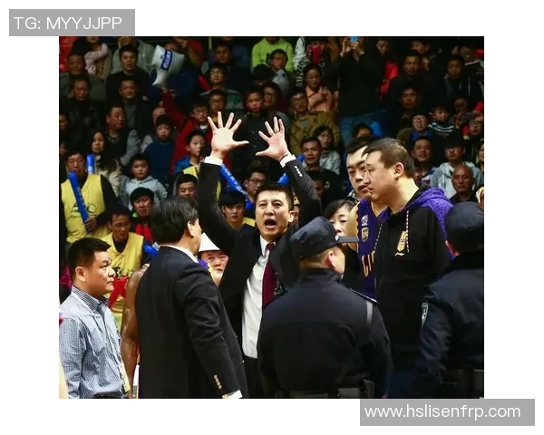 国安鲁能之战裁判组表现引发争议球迷热议判罚尺度与公正性 国安鲁能之战裁判组表现引发争议球迷热议判罚尺度与公正性